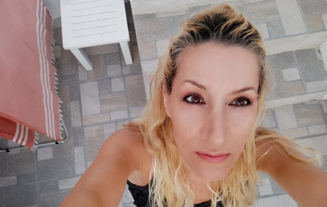 Alexandra Kollaros 7 skins selfie